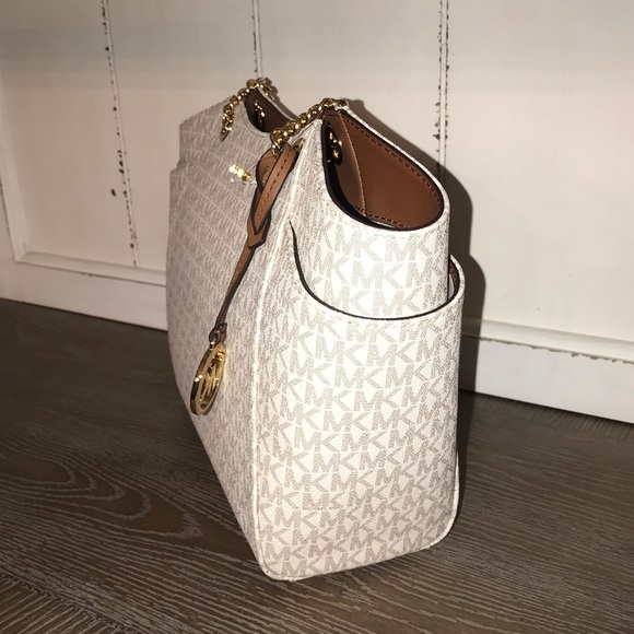 Michael Kors Jet Set LG Tote - Picture 3 of 8